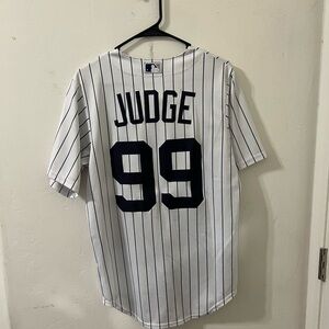 Men’s Yankees baseball jersey